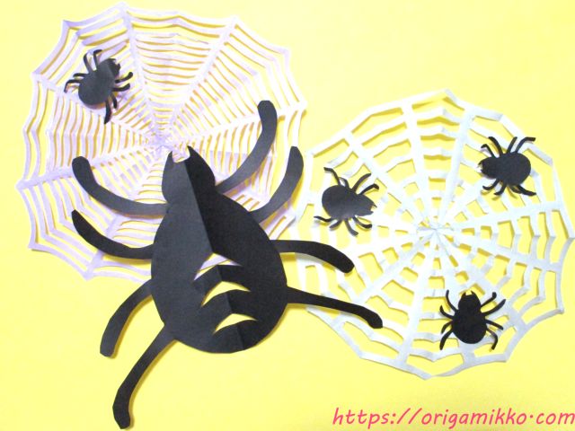 ハロウィン 蜘蛛の切り絵 折り紙で簡単に子供でもクモを作れます おりがみっこ