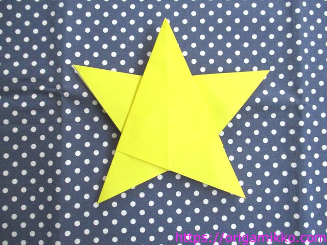 折り紙で星の作り方 簡単に1枚で完成 七夕飾りやクリスマスにも おりがみっこ
