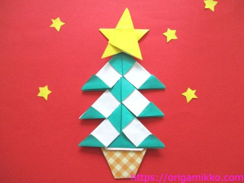 クリスマスツリーの折り紙 簡単に幼児でも平面のかわいい飾りの作り方 おりがみっこ