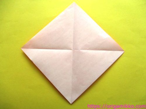 折り紙でこまの3枚で作れる折り方 簡単でよく回る花こまの作り方 子供も大喜び おりがみっこ