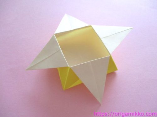 両面折り紙で作れるもの 簡単な折り紙で節分の箱の作り方 かわいい豆入れ ゴミ箱の台形の折り方 おりがみっこ