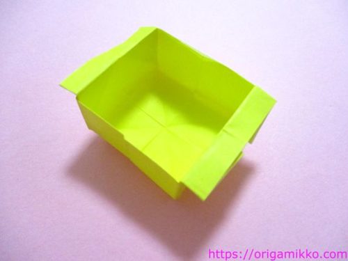 折り紙で箱の作り方 簡単にかわいい節分の豆入れやゴミ箱が完成します 幼稚園や保育園の子供さんにもオススメ おりがみっこ
