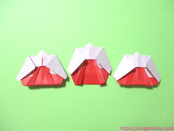 お雛様の折り紙 簡単に高齢者でもできる三人官女の折り方 にひな祭りの雛人形 ひな人形 の作り方 3月の季節の手作り製作に最適です おりがみっこ