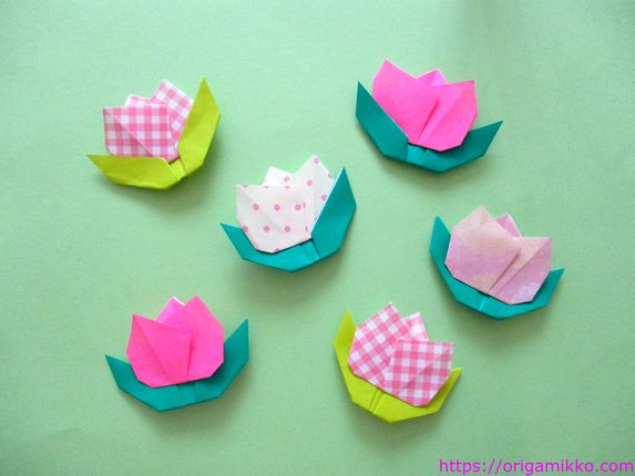 春の折り紙 チューリップの折り方 簡単に子供でも平面のかわいい花が作れます 3月 4月の保育の製作にも おりがみっこ