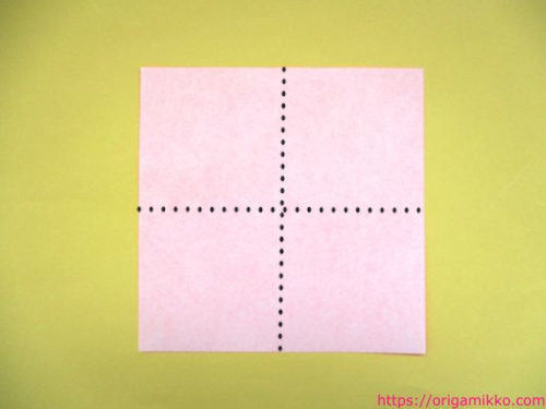 折り紙で箱 ふた付きの正方形の折り方 簡単にかわいい入れ物の作り方 ２枚で完成 おりがみっこ