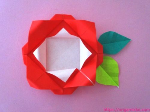 葉っぱの折り紙 簡単に子供でも立体に作れます 画用紙もok はさみなしでも作れます バラや桜にも おりがみっこ