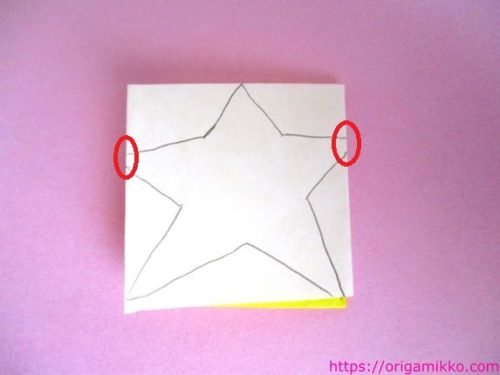 切り紙で星のつながる作り方 つなぎ模様の星の切り方 1枚で幼稚園や保育園児でも簡単に七夕やクリスマスの保育の製作に最適です おりがみっこ