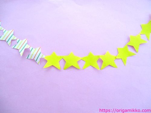 切り紙で星のつながる作り方 簡単に子供でもかわいいつなぎ模様の切り方 おりがみっこ