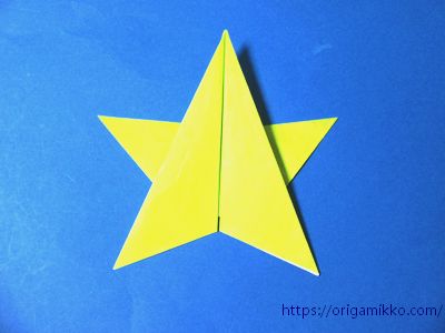 折り紙の星 簡単に子供でも一枚で出来る作り方 幼児の12月のクリスマスや7月の七夕飾り付けの保育の製作にもおすすめです おりがみっこ
